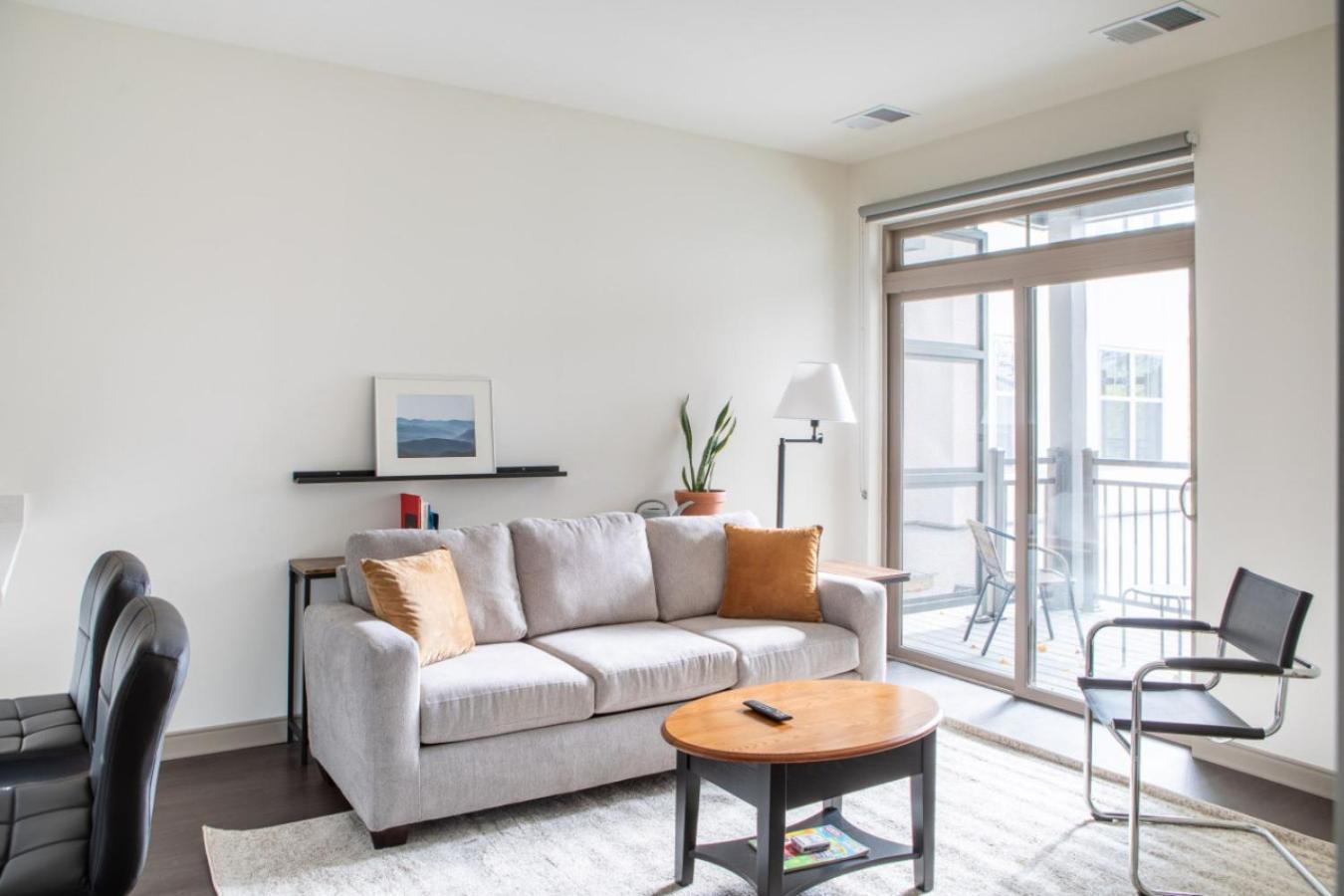 Flexhome Shorewood 1br A4 With Gym And Balcony
