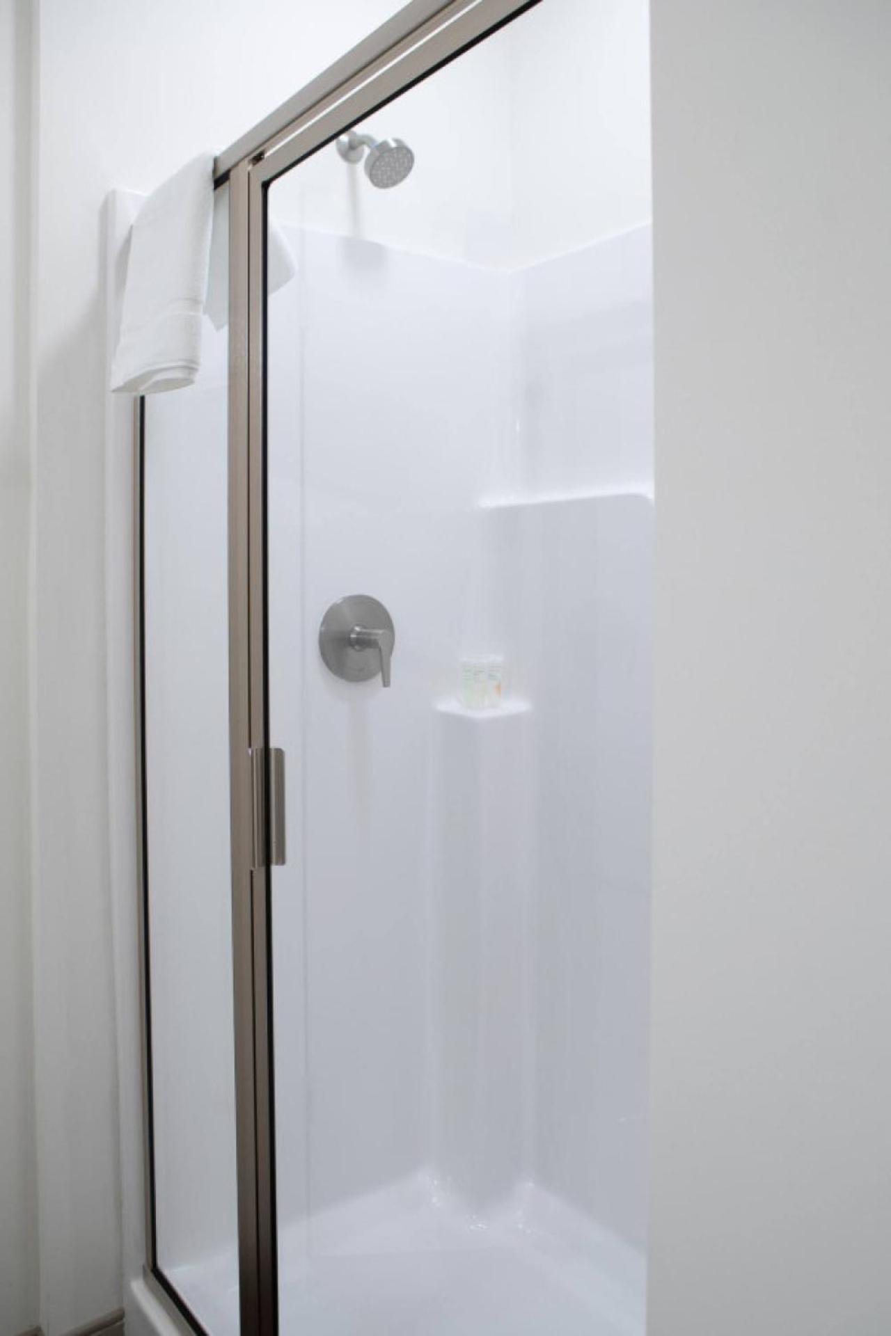 Flexhome Shorewood 1br A4 With Gym And Balcony Apartment