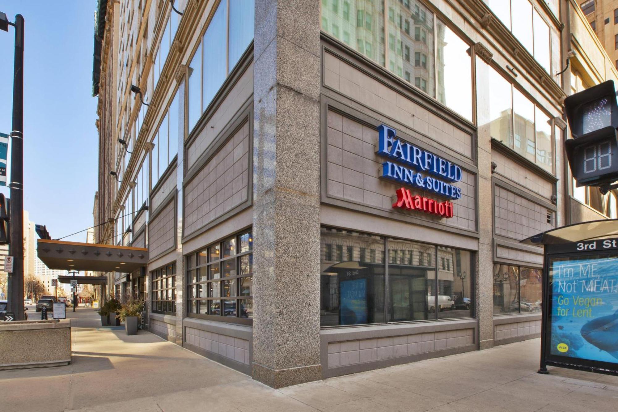 Fairfield & By Marriott Downtown Hotel Milwaukee