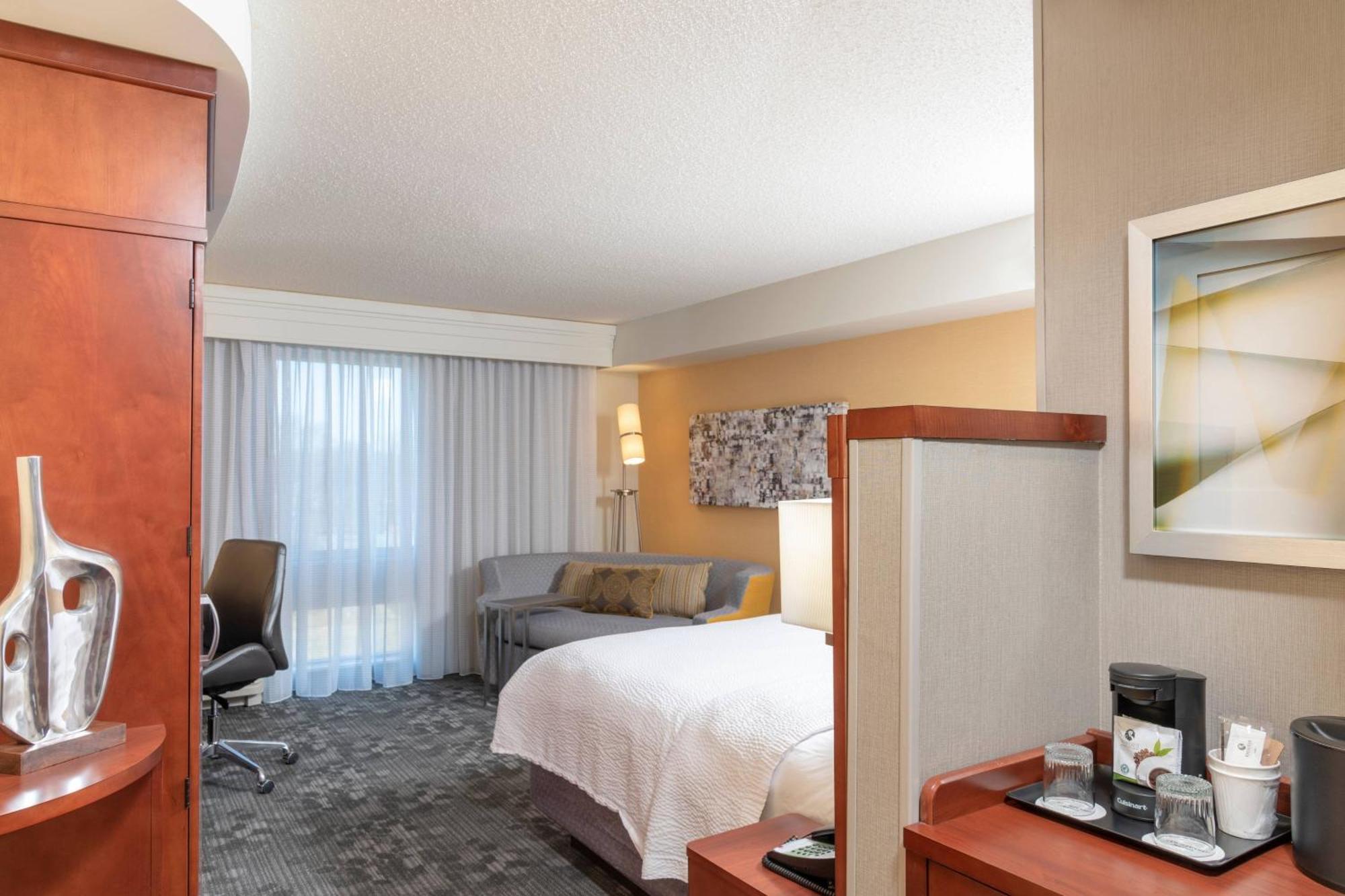 Courtyard Airport 3* Milwaukee