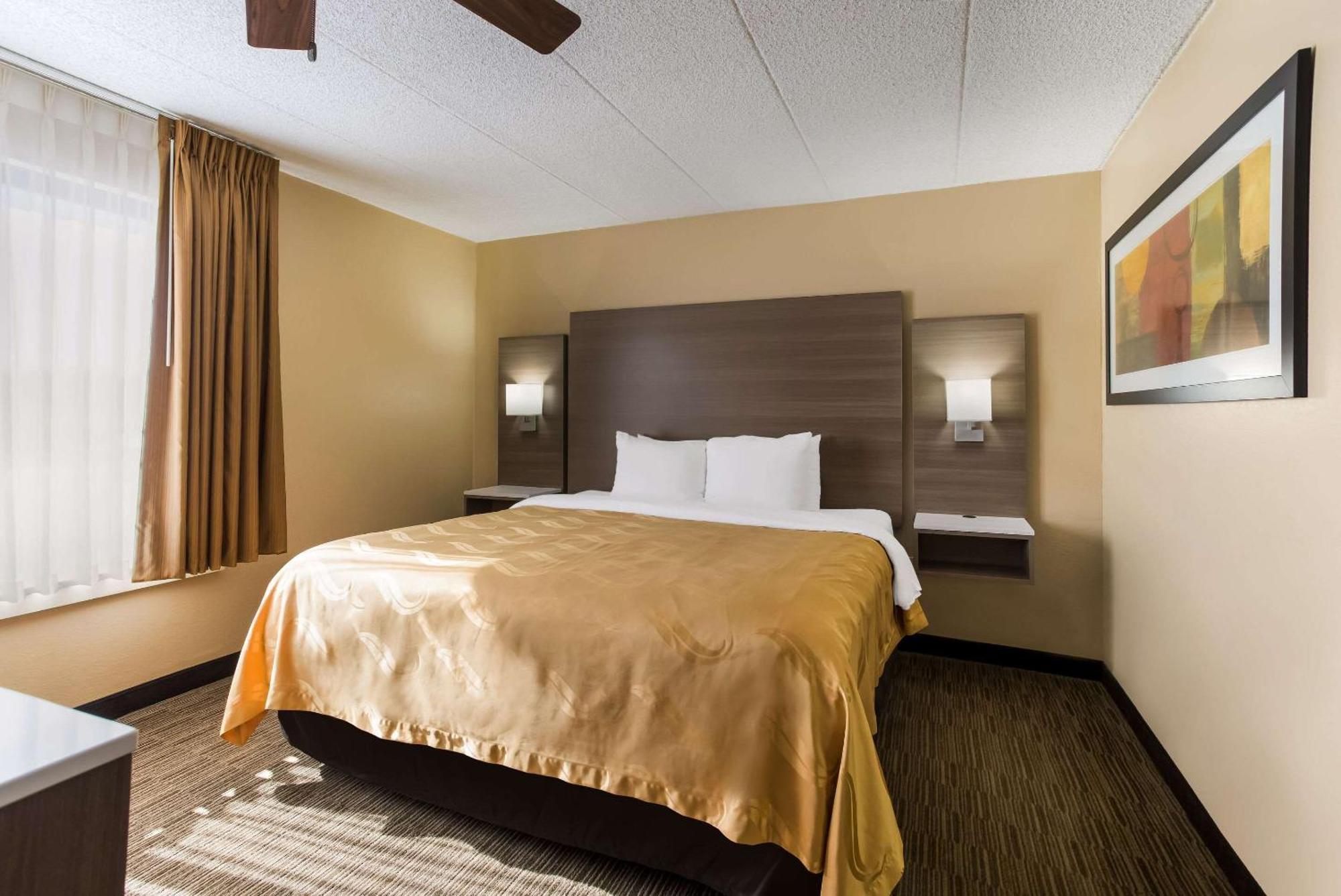 Hotel Quality Airport 3*