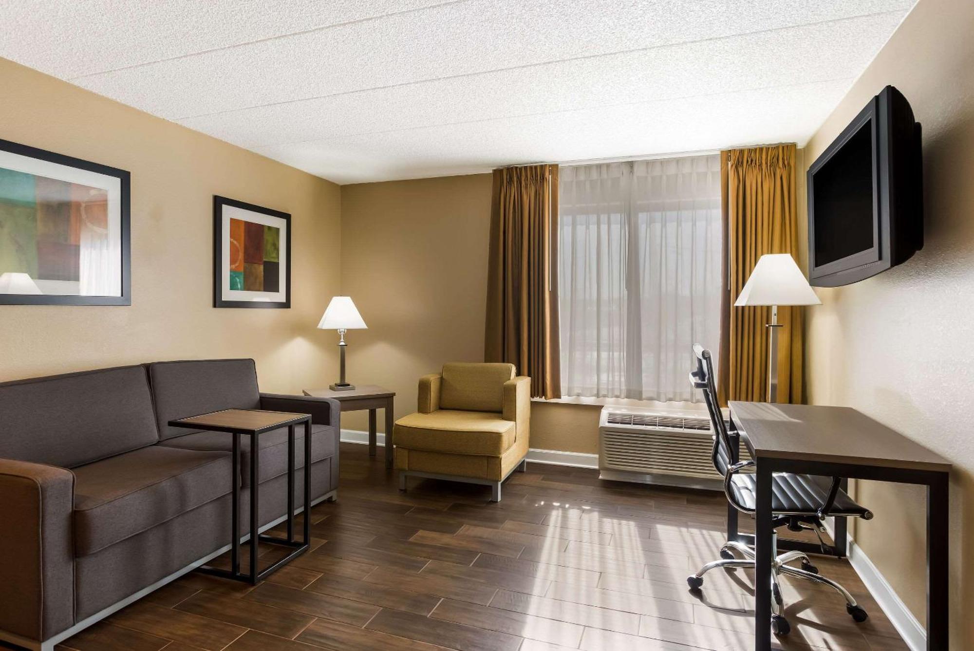 Quality Airport Hotel 3*