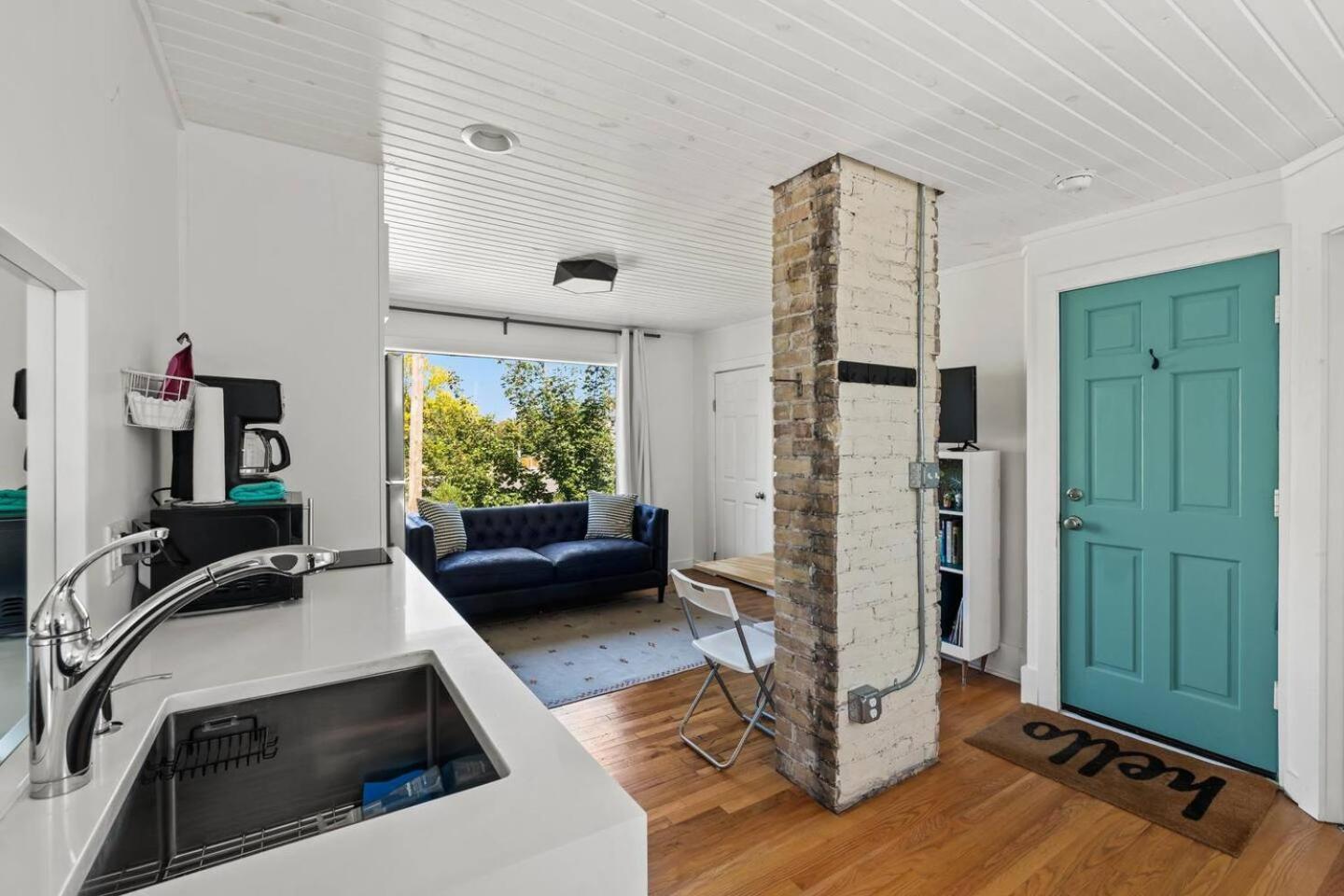 Apartment Stylish In Walkers Point Milwaukee