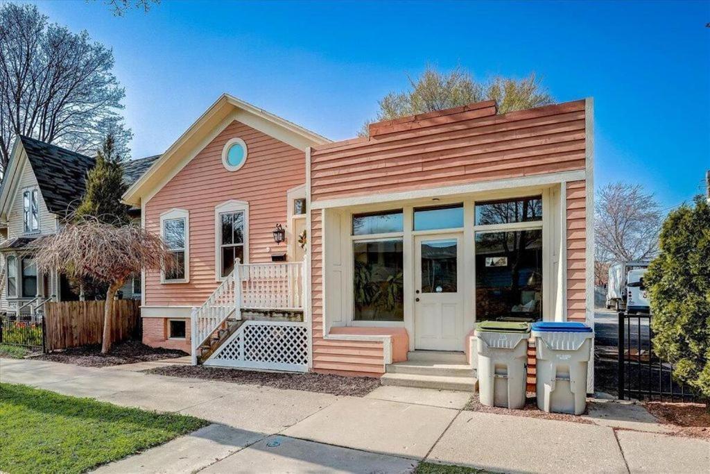 Insta Worthy Home! *sleeps 8* - Walker's Point!