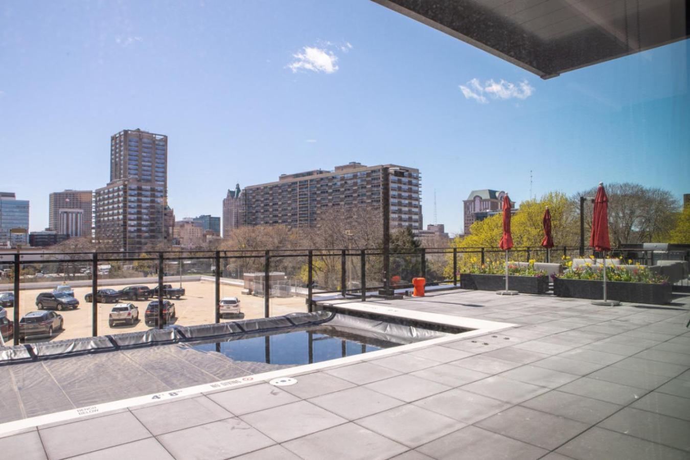 Flexhome East Side 1br No13 With Balcony, Pool, Gym Apartment