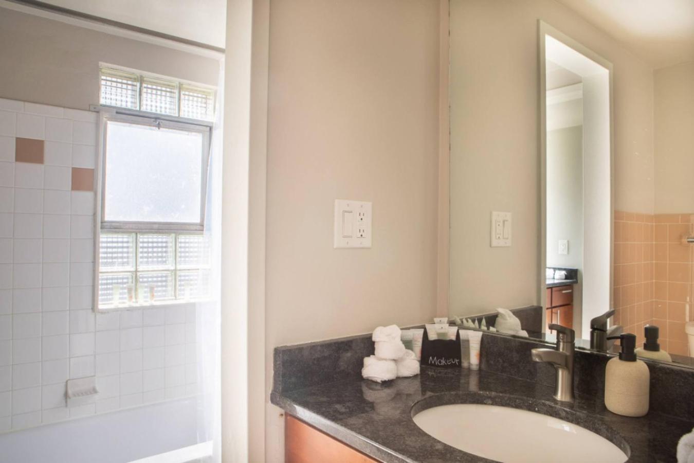 Flexhome East Side 2br C3 - Brady St And View