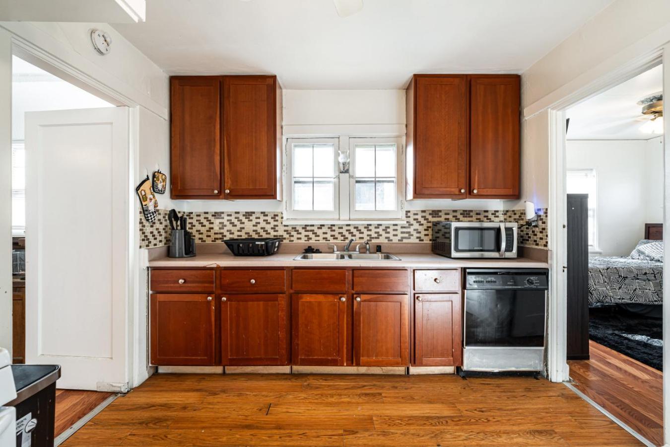 Charming 6br In Milwaukees Historic District *