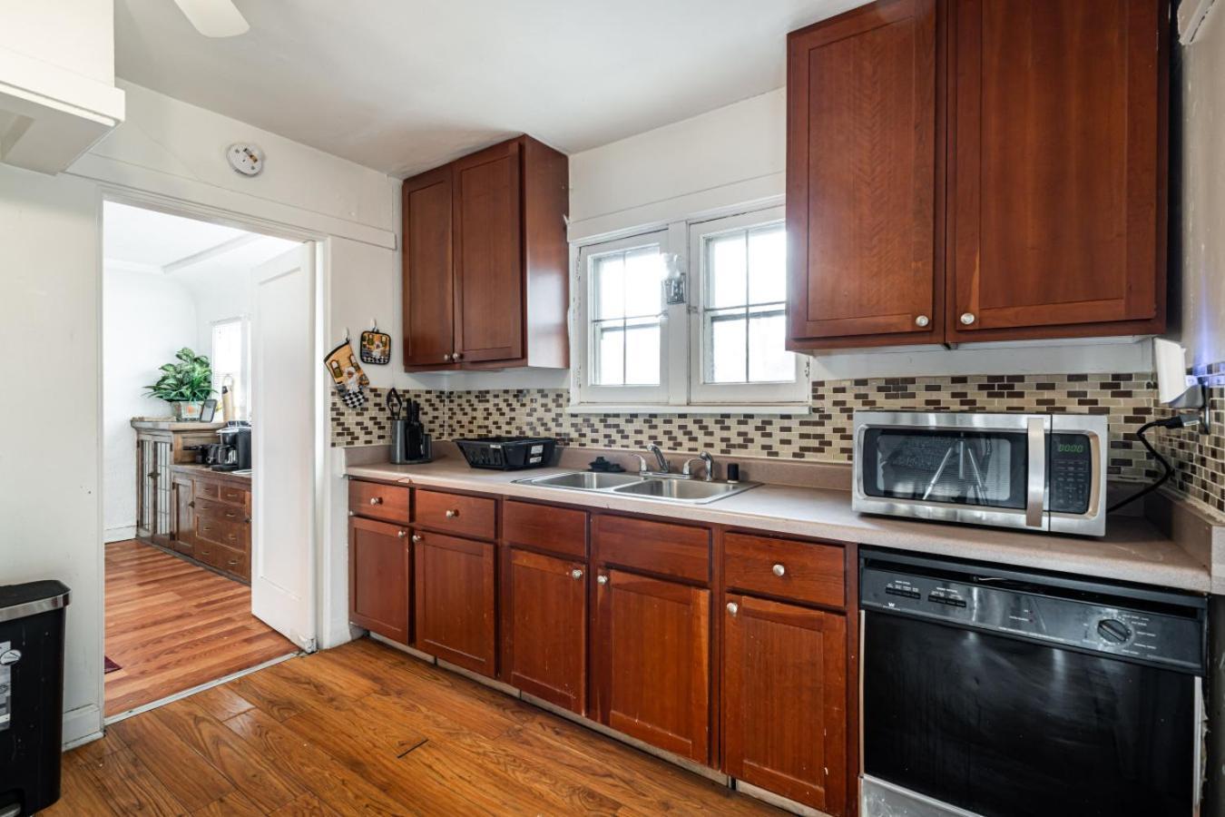 Charming 6br In Milwaukees Historic District