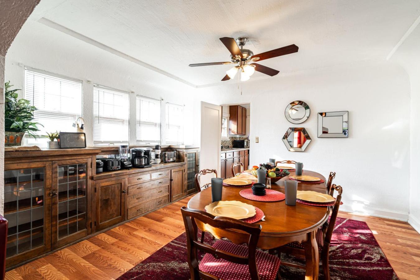 Charming 6br In Milwaukees Historic District Holiday home