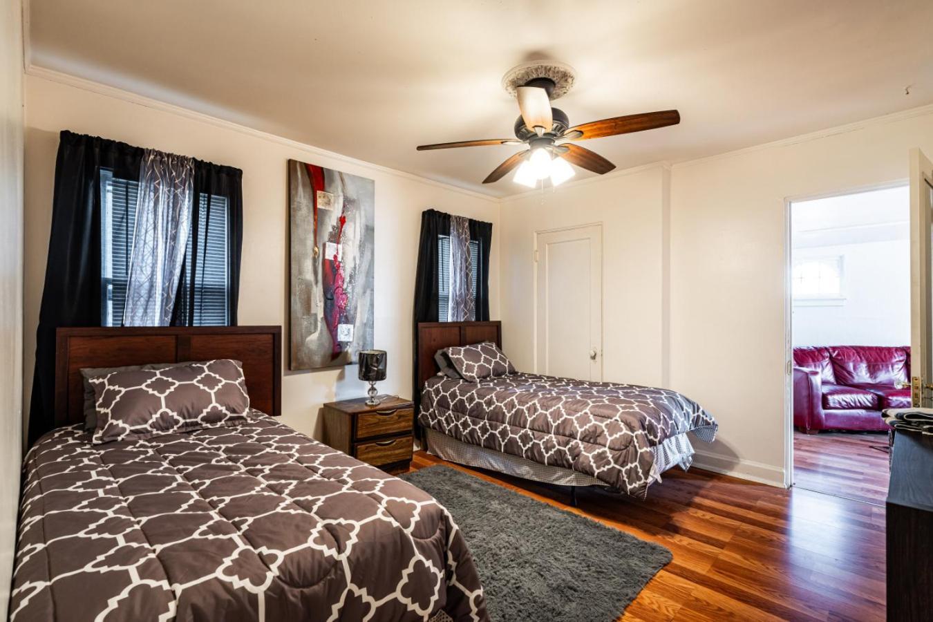 Charming 6br In Milwaukees Historic District Holiday home