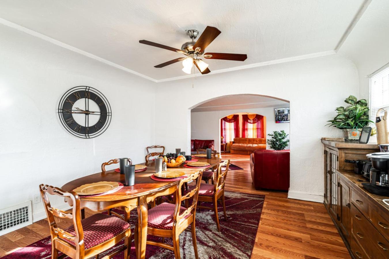 Charming 6br In Milwaukees Historic District Milwaukee