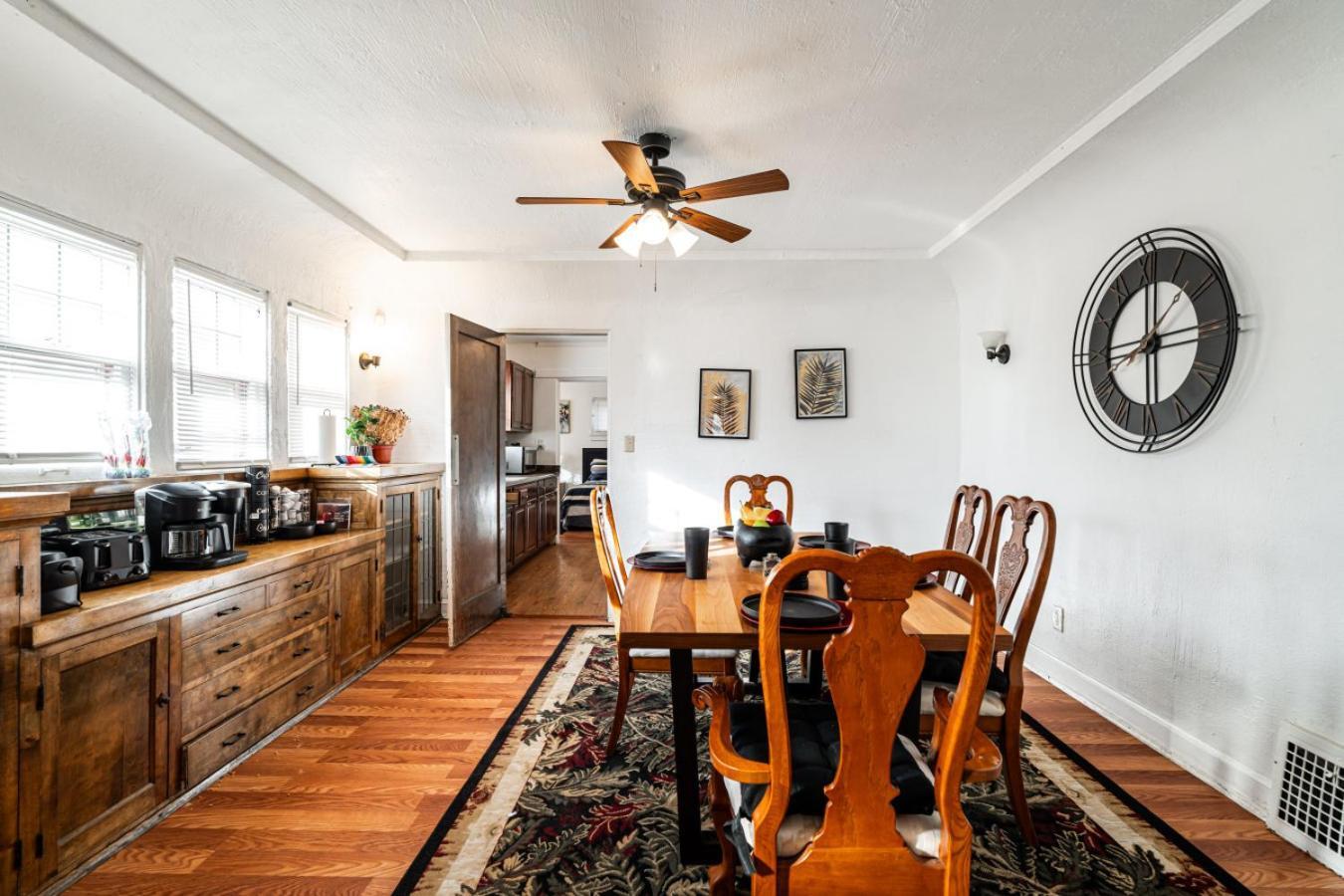 Charming 6br In Milwaukees Historic District Holiday home *