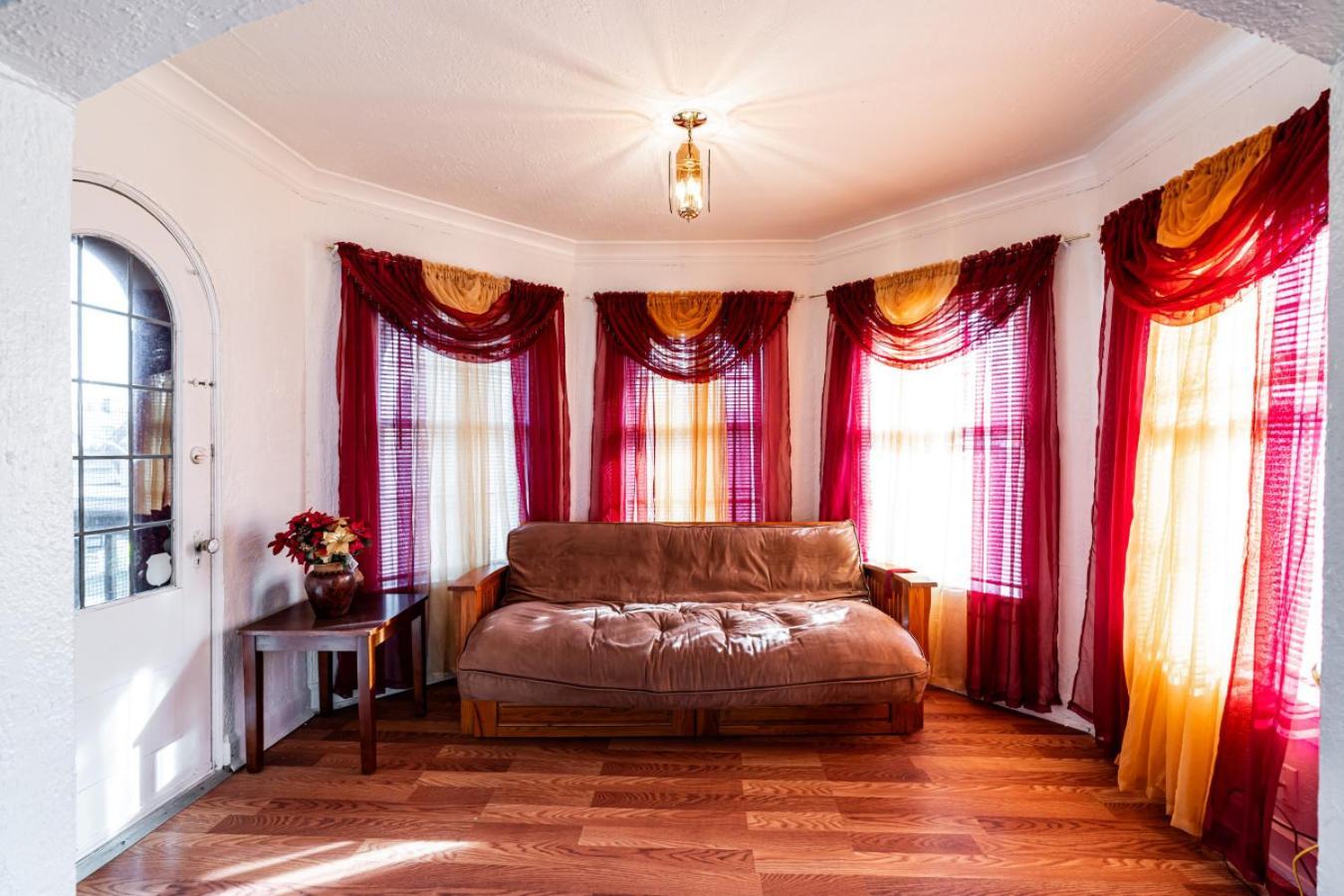 Charming 6br In Milwaukees Historic District * Milwaukee