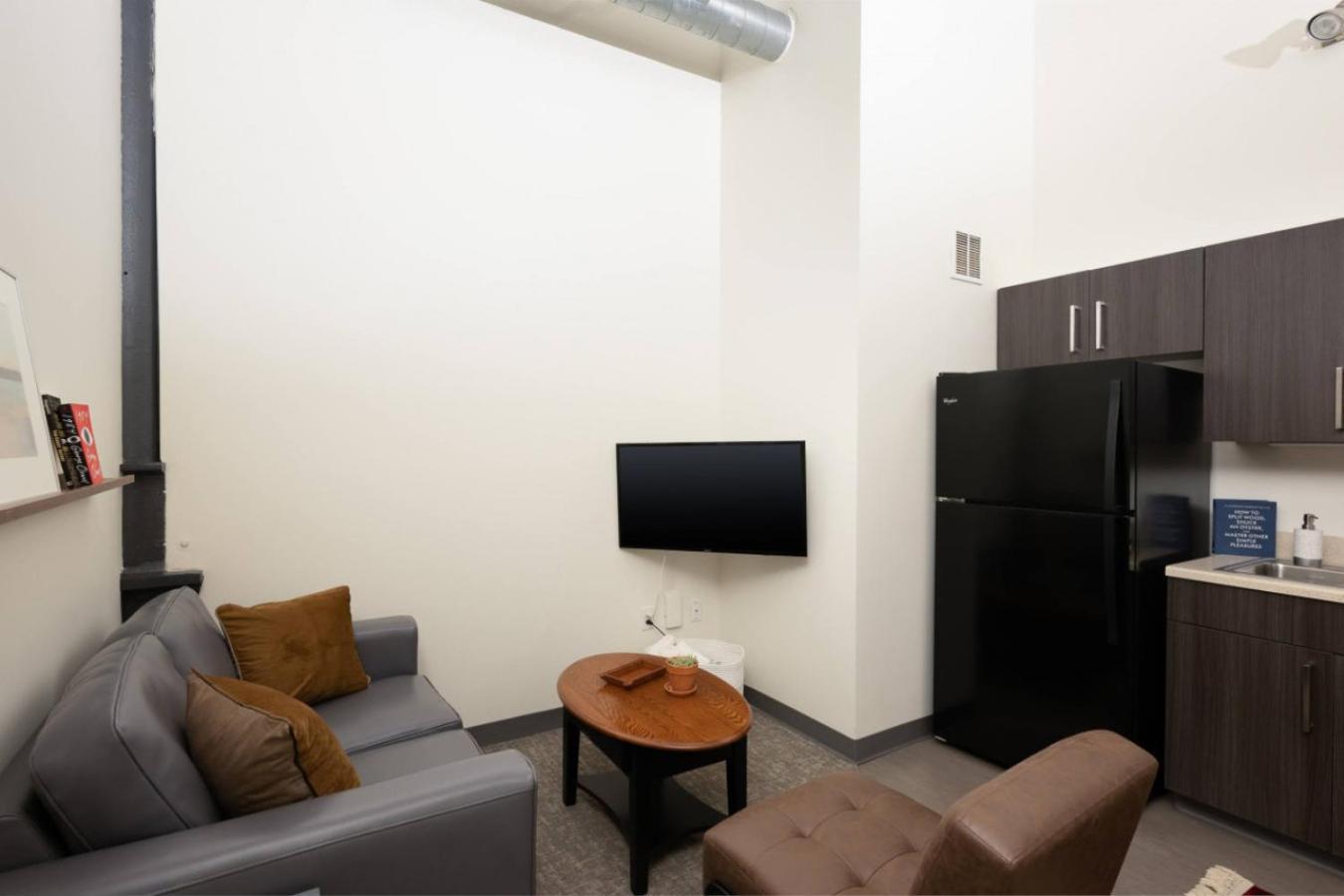 Flexhome Brewery District El15 - Just 3 Blocks To Fiserv With Gym And Parking Apartment