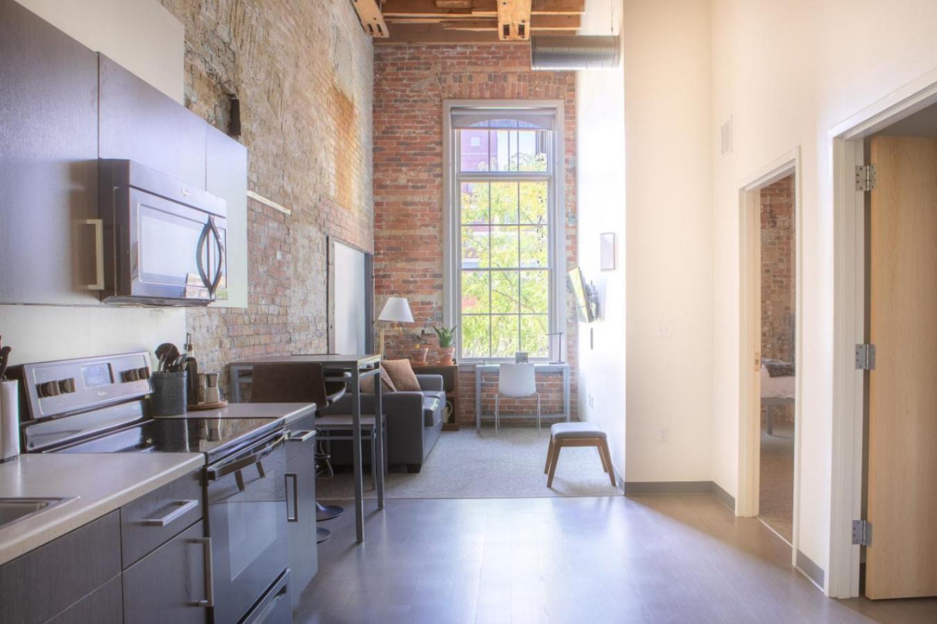 Flexhome Brewery District El17 - Just 3 Blocks To Fiserv With Gym And Parking Apartment