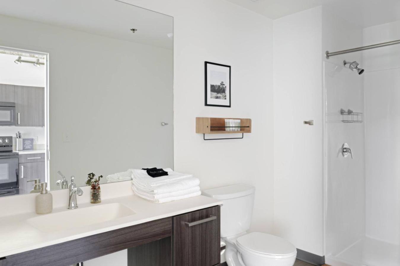 Flexhome Brewery District El17 - Just 3 Blocks To Fiserv With Gym And Parking