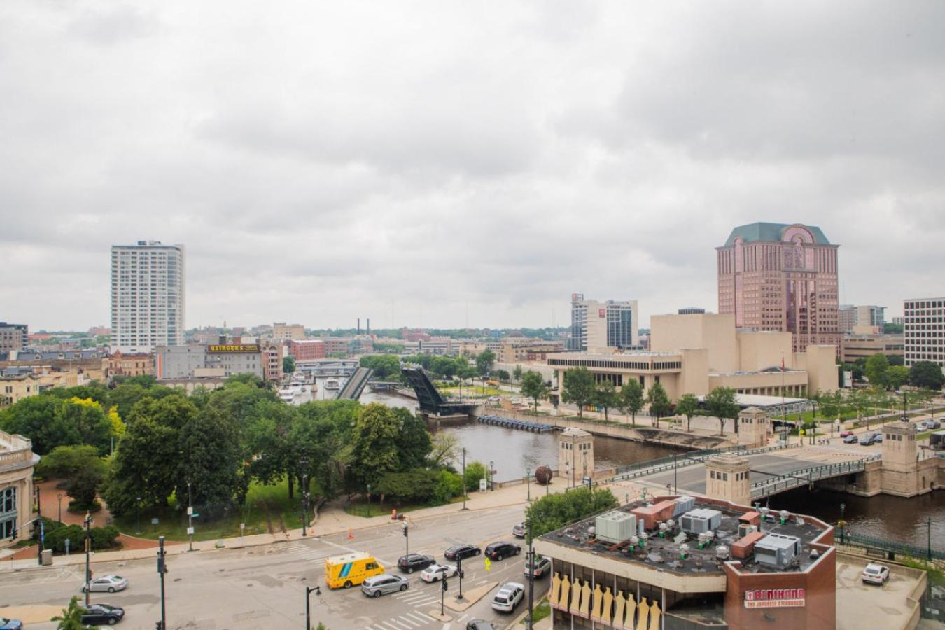 Apartment Flexhome Westown 1br Rs2 Near Fiserv And Theater District Milwaukee