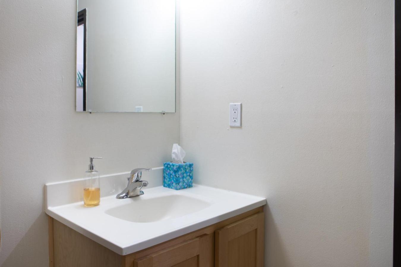 Flexhome Westown 1br Rs2 Near Fiserv And Theater District Apartment *
