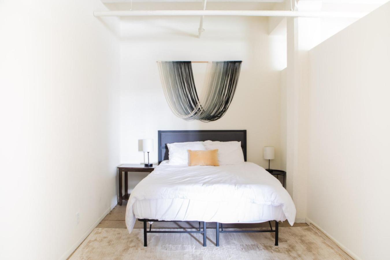 Flexhome Westown 1br Rs2 Near Fiserv And Theater District