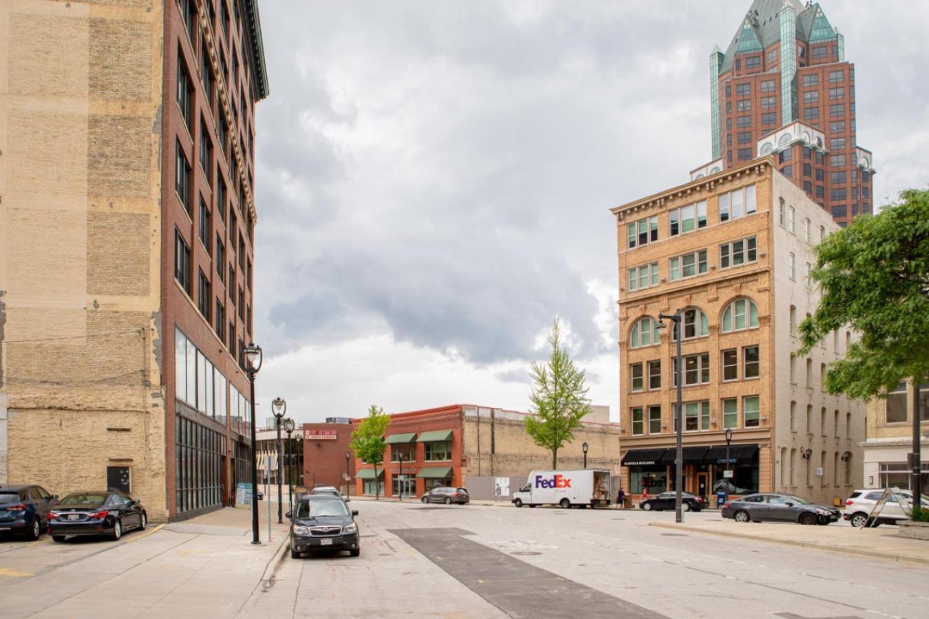 Flexhome Westown 1br Rs2 Near Fiserv And Theater District Apartment