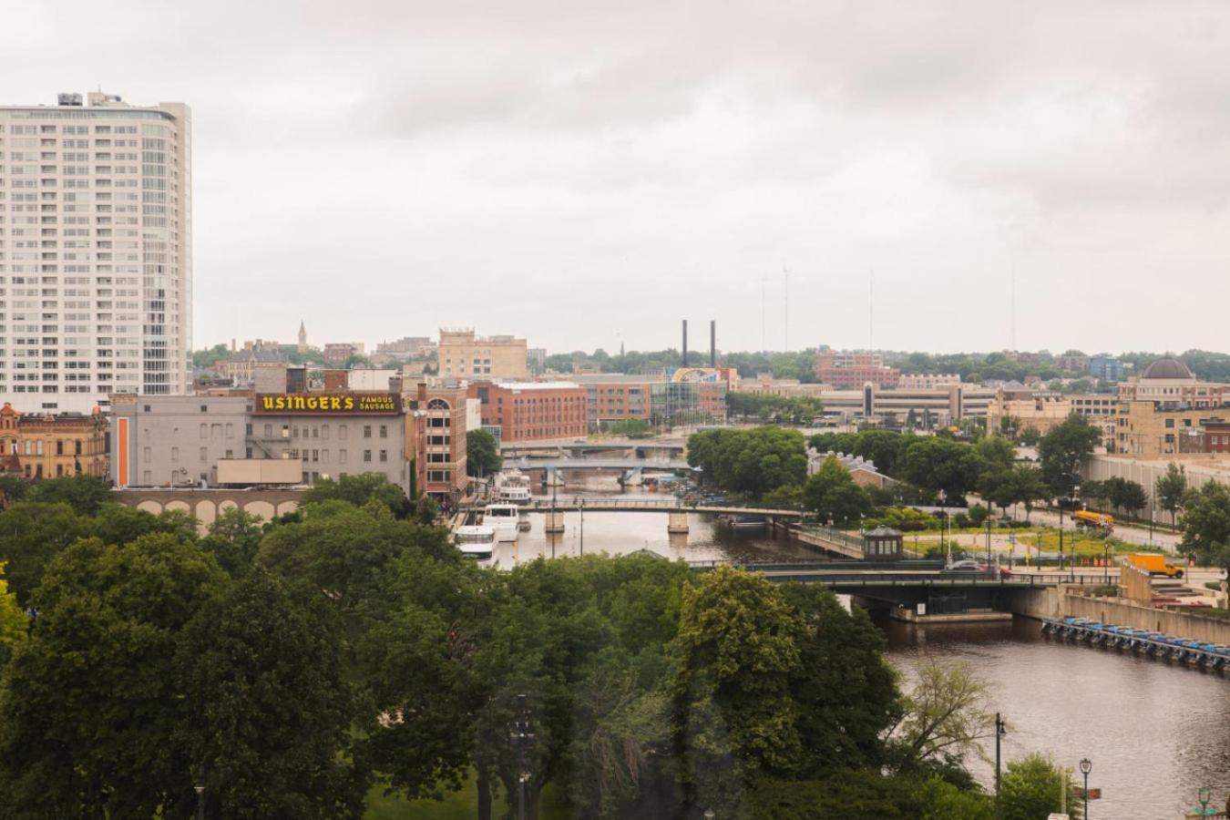 Flexhome Westown 1br Rs2 Near Fiserv And Theater District Apartment Milwaukee