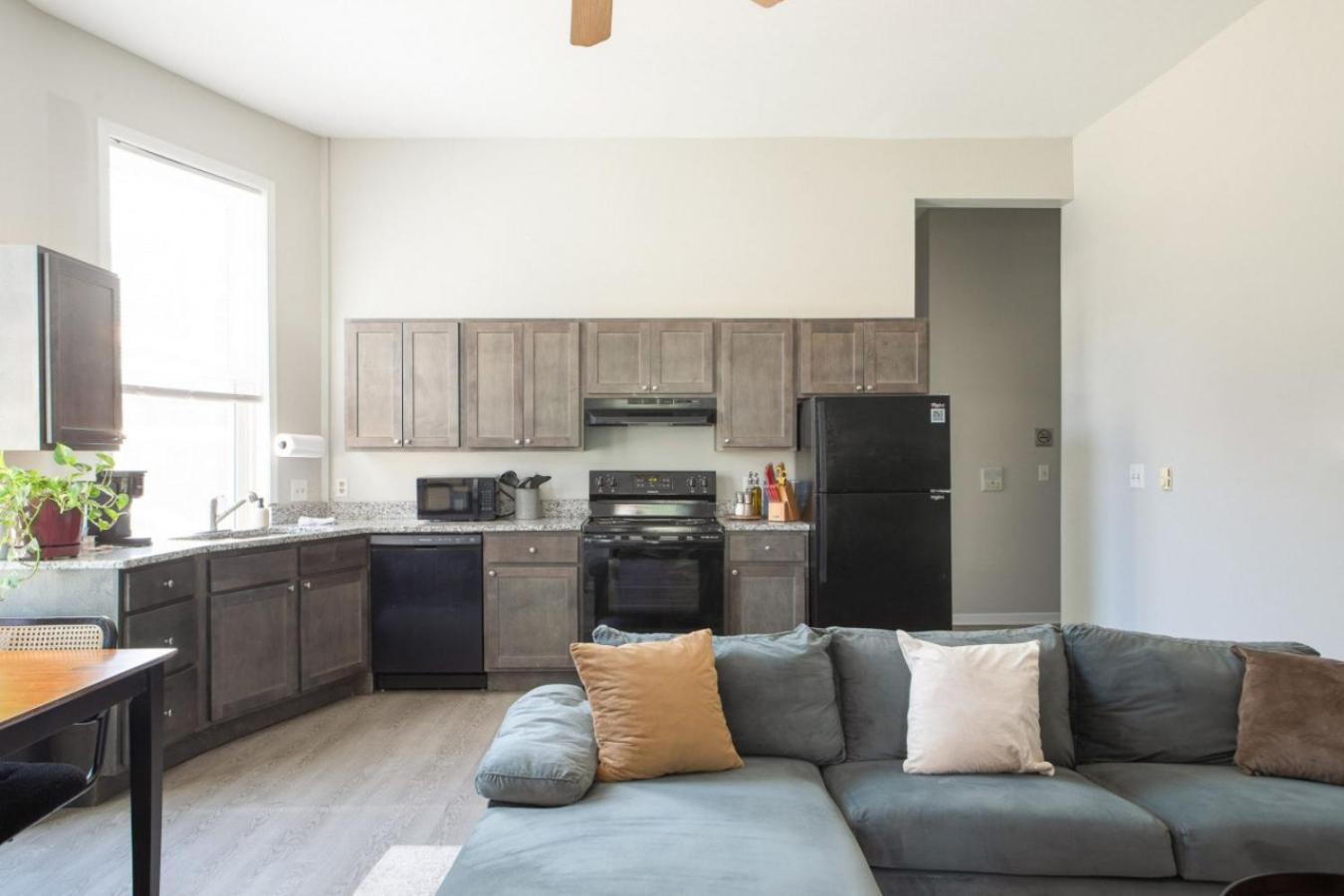 Flexhome Marquette Economy 2br Mp4 * Milwaukee
