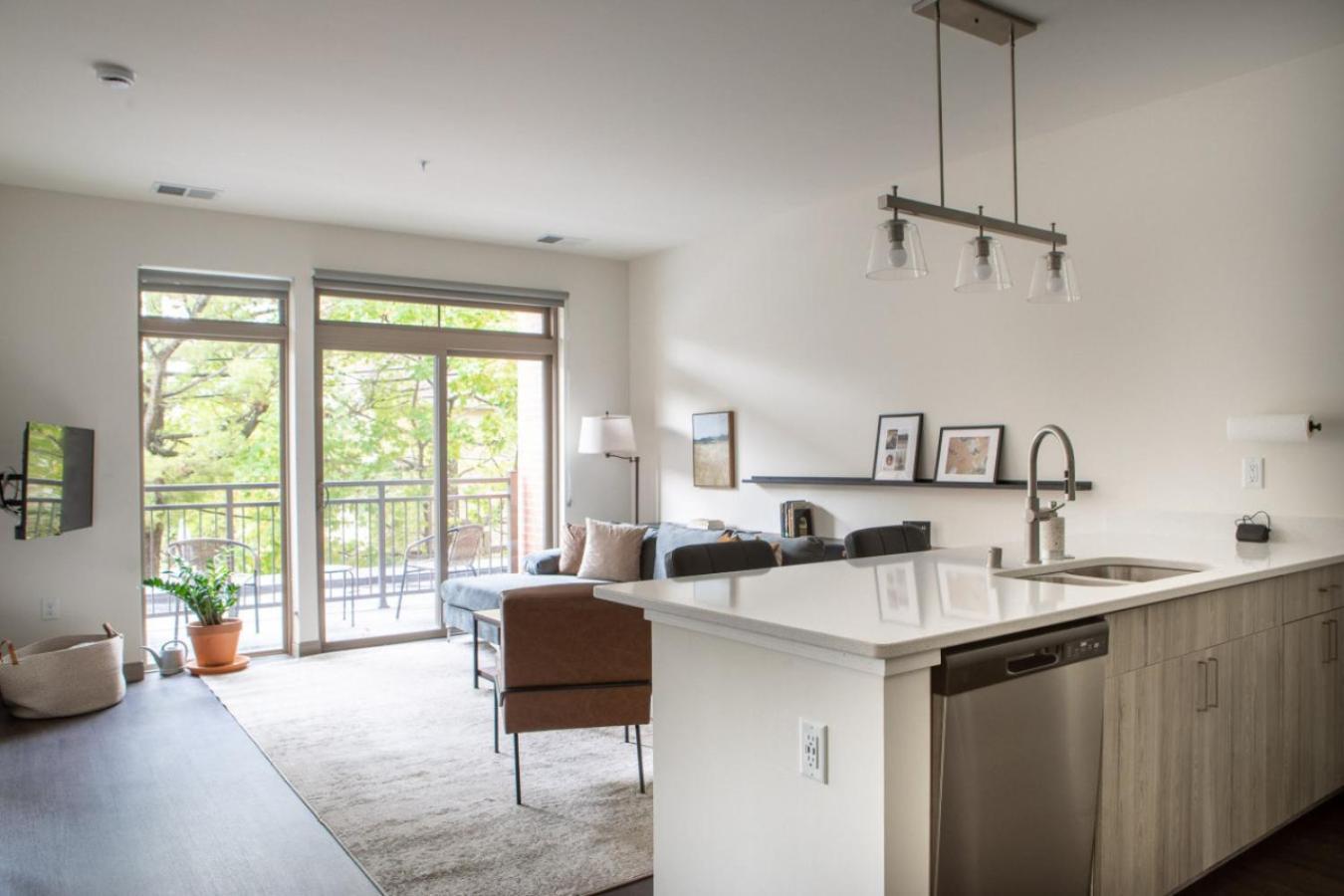 Flexhome Shorewood 1br A2 With Gym And Balcony Milwaukee