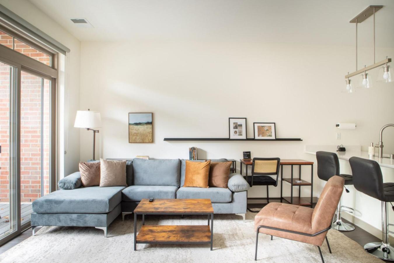 Flexhome Shorewood 1br A2 With Gym And Balcony Apartment