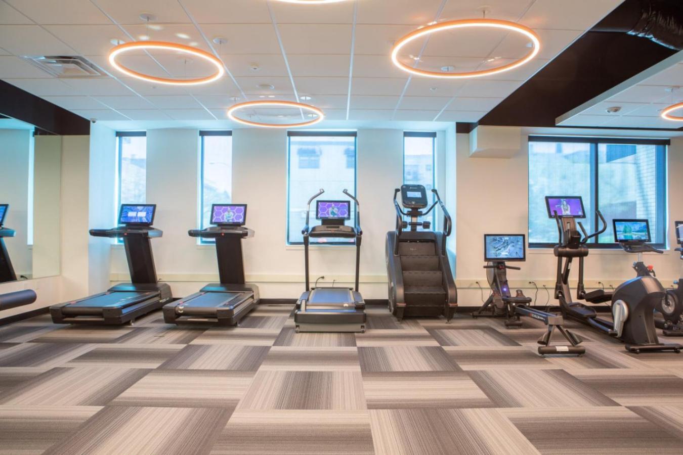 Flexhome East Side 1br No5 With Balcony, Pool, And Gym *