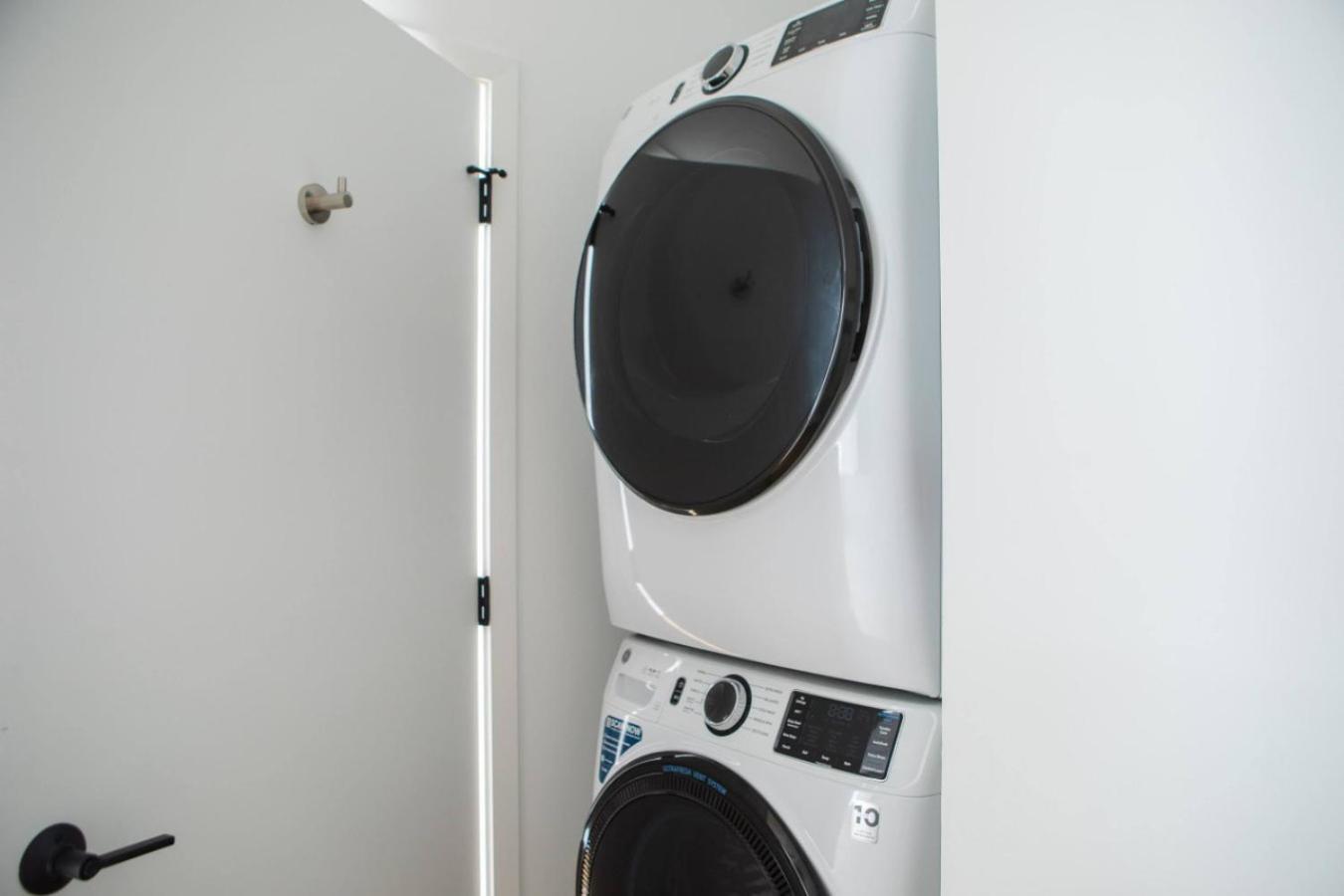 Flexhome East Side 1br No5 With Balcony, Pool, And Gym Apartment Milwaukee