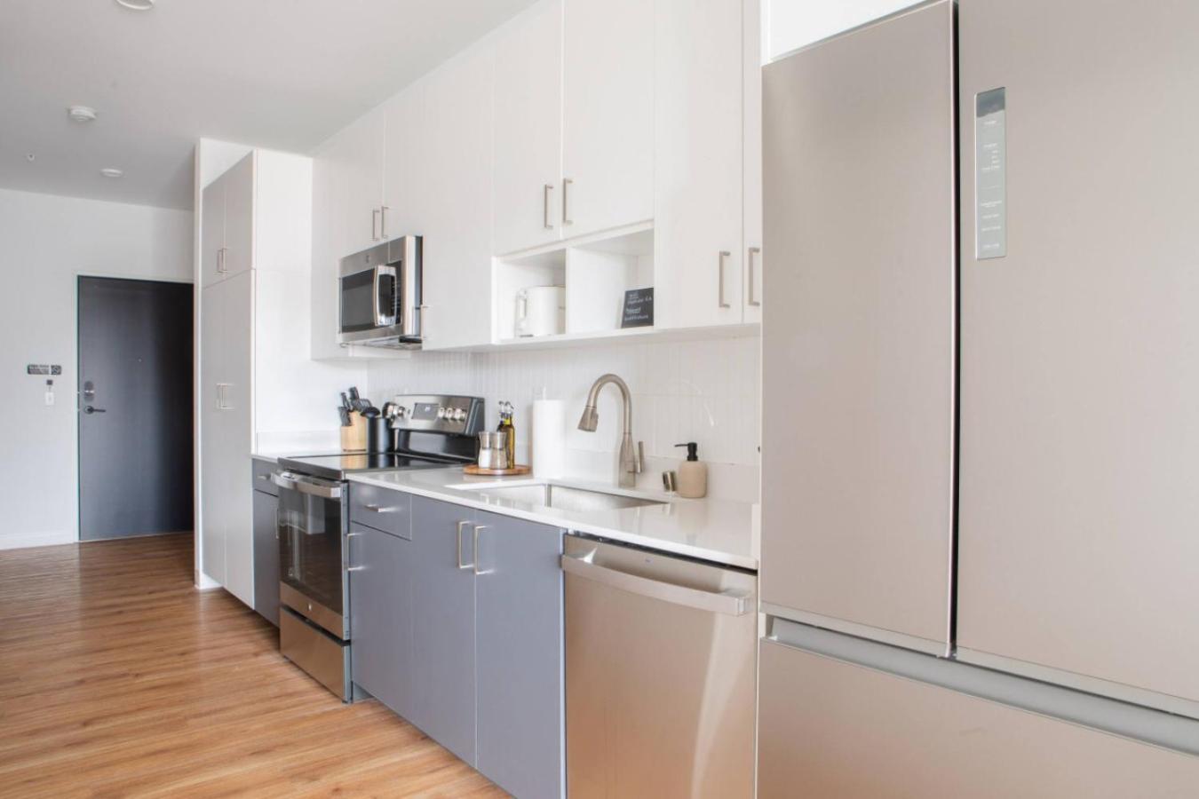 Flexhome East Side 1br No5 With Balcony, Pool, And Gym