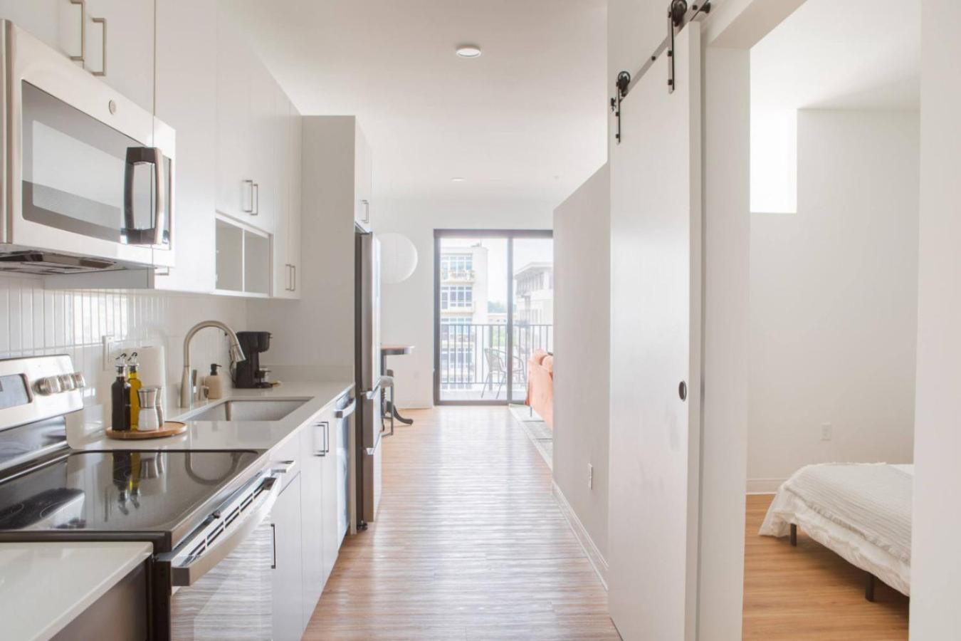 Flexhome East Side 1br No5 With Balcony, Pool, And Gym * Milwaukee