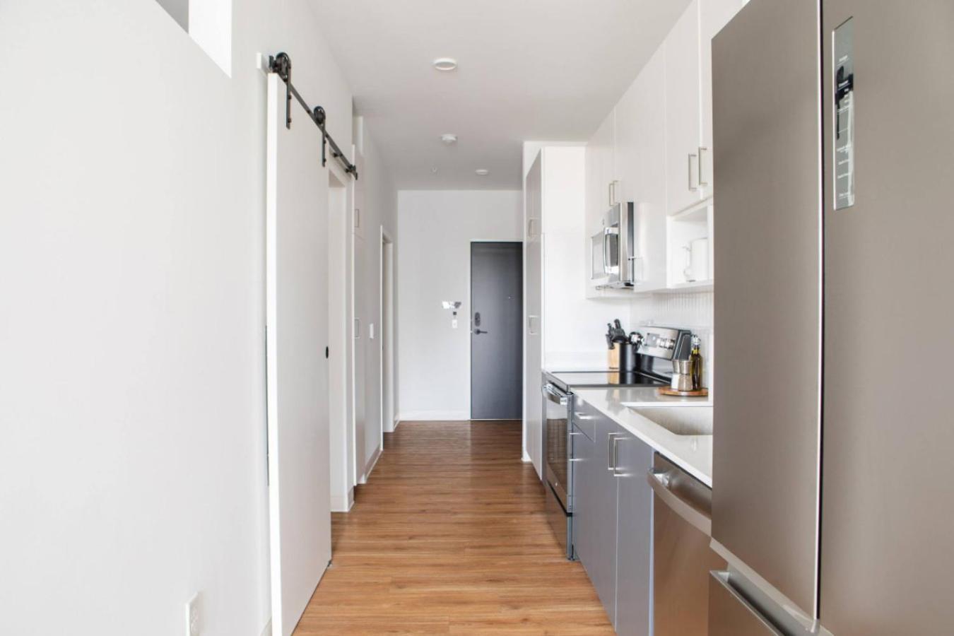 Flexhome East Side 1br No5 With Balcony, Pool, And Gym