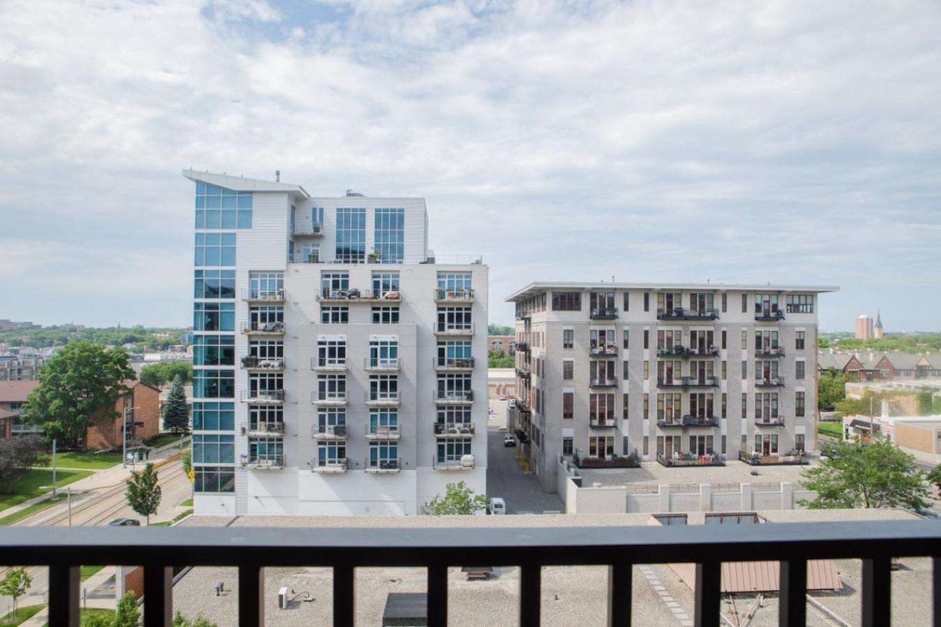 Apartment Flexhome East Side 1br No5 With Balcony, Pool, And Gym *