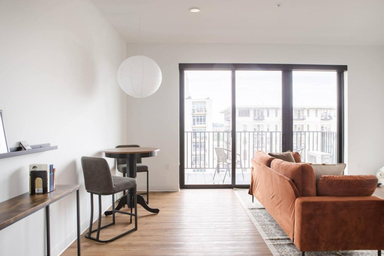 Flexhome East Side 1br No5 With Balcony, Pool, And Gym Apartment *
