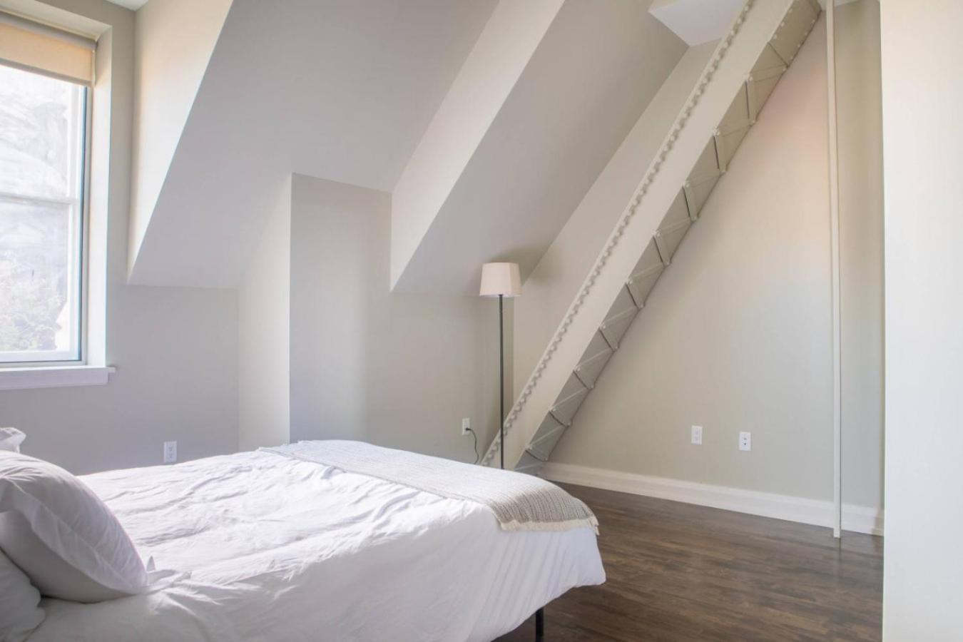 Flexhome East Town 2br Penthouse Mf4 Apartment Milwaukee