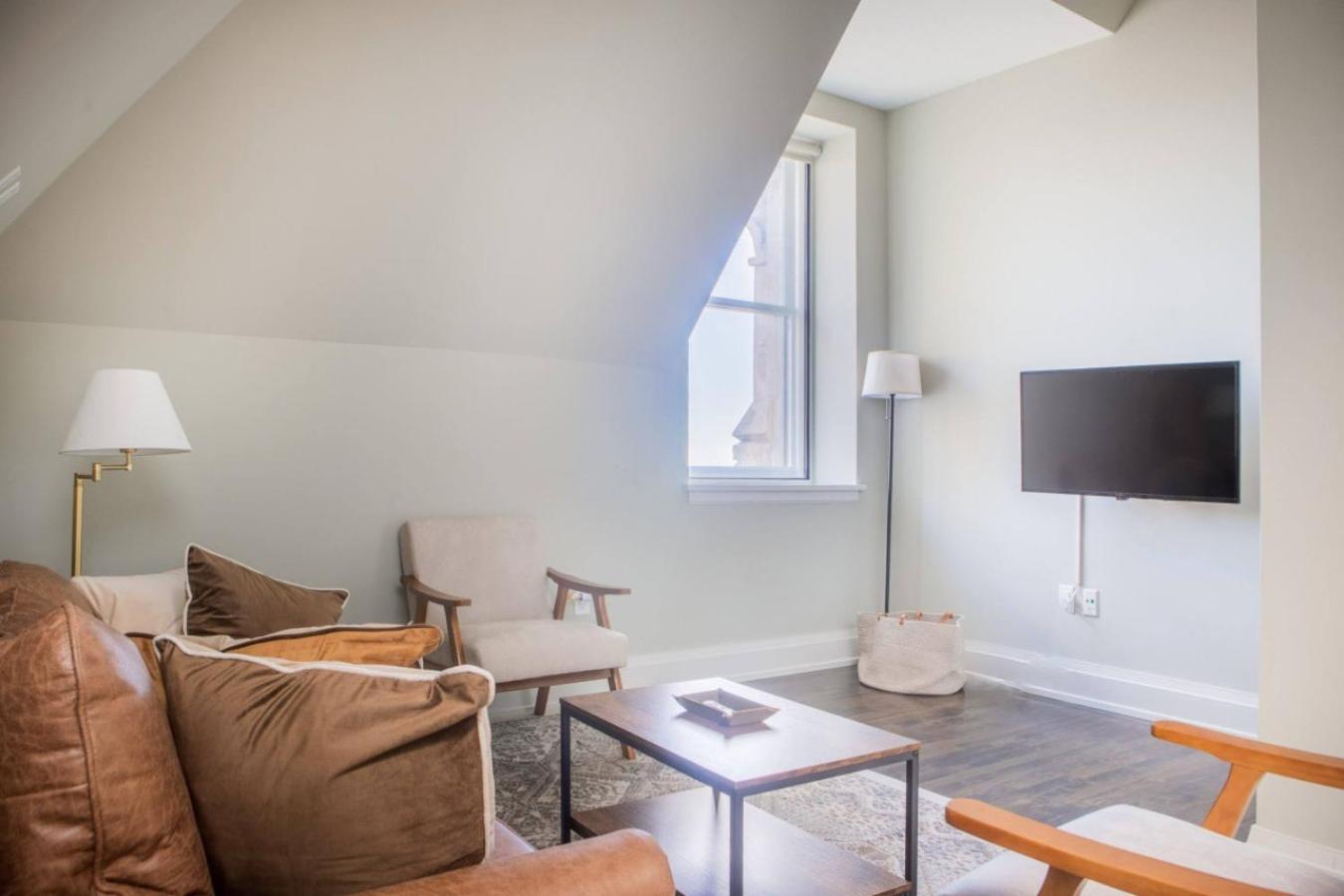 Flexhome East Town 2br Penthouse Mf4 Apartment Milwaukee