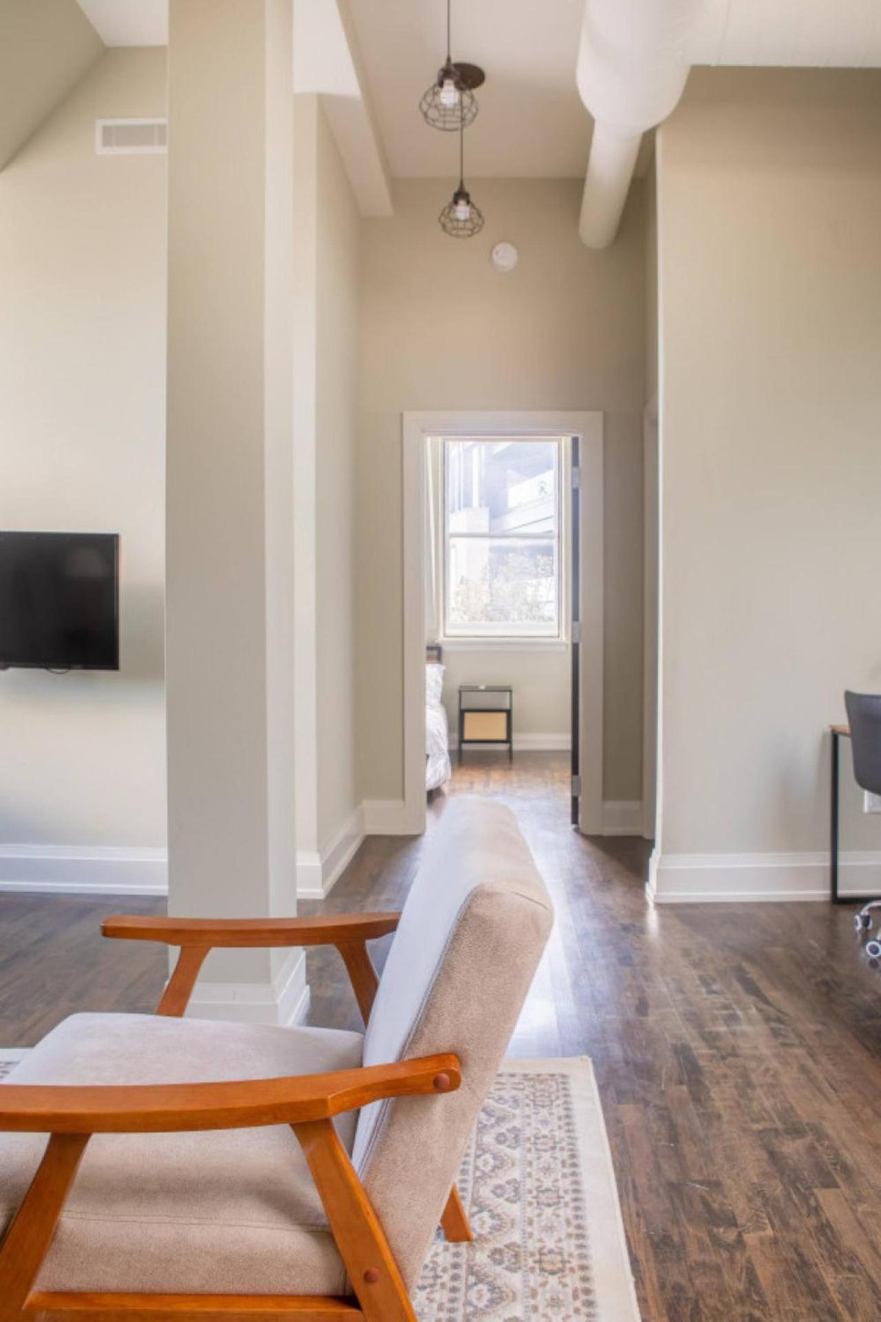 Flexhome East Town 2br Penthouse Mf4 Apartment *