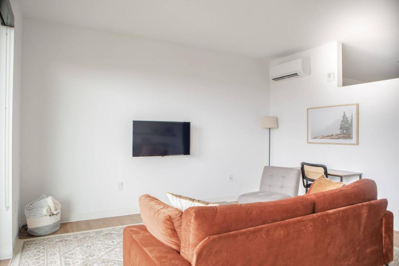 Flexhome East Side 1br No9 - With Balcony, Pool, And Gym Apartment