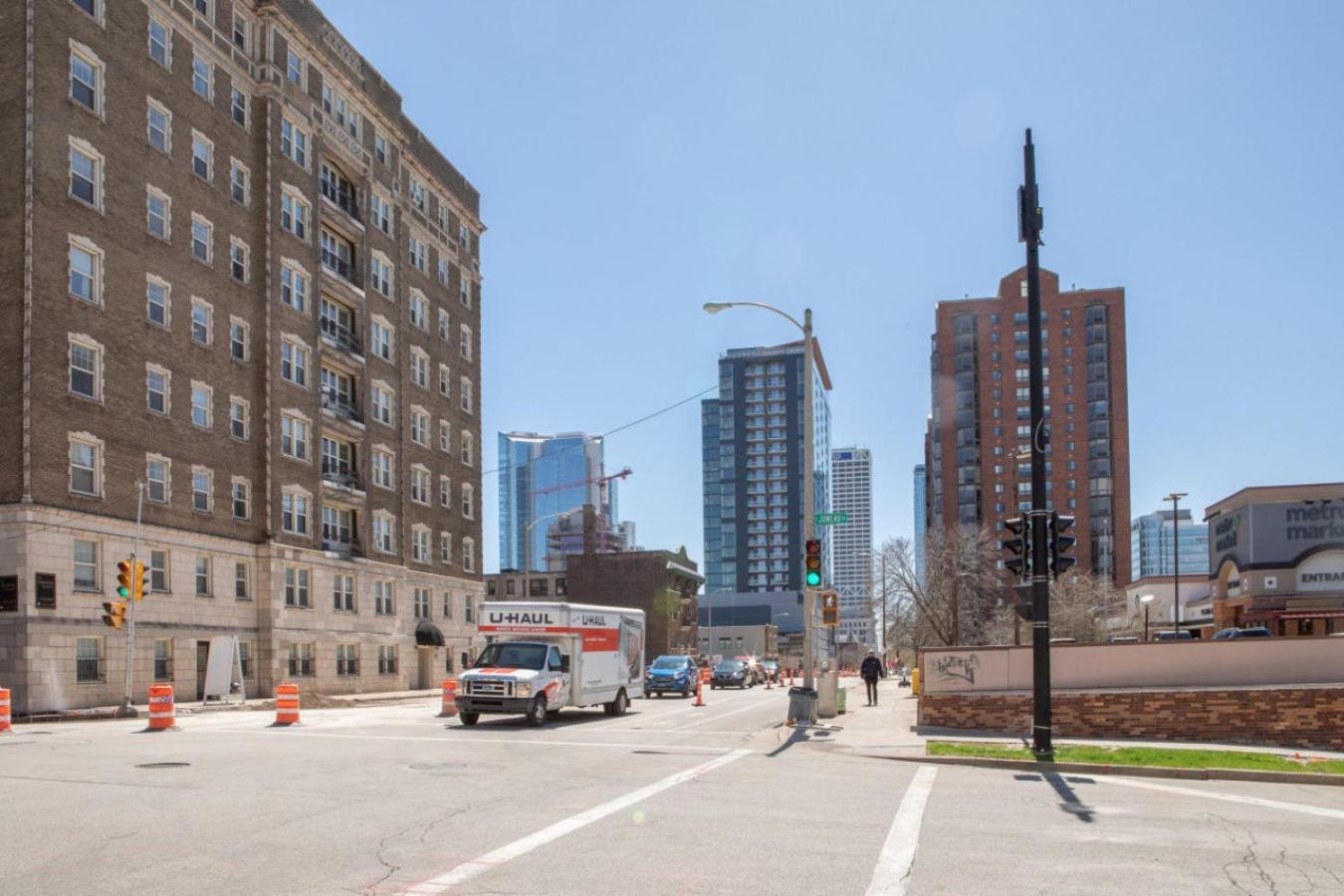 Flexhome East Side 1br No2 - With Balcony, Pool, And Gym Apartment Milwaukee
