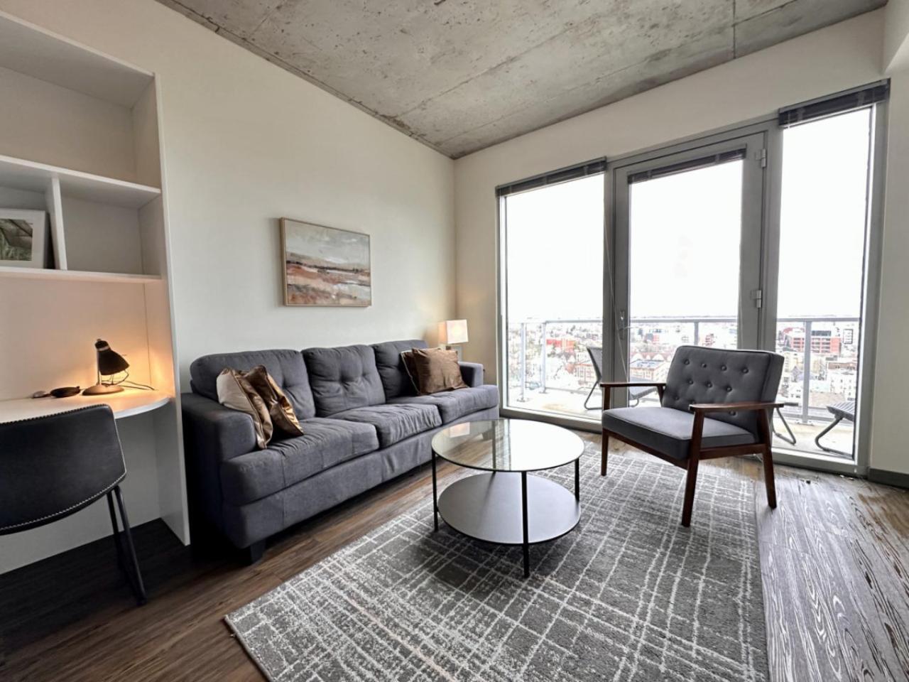 Flexhome East Side Penthouse Ur3 With Gym And Balcony * Milwaukee