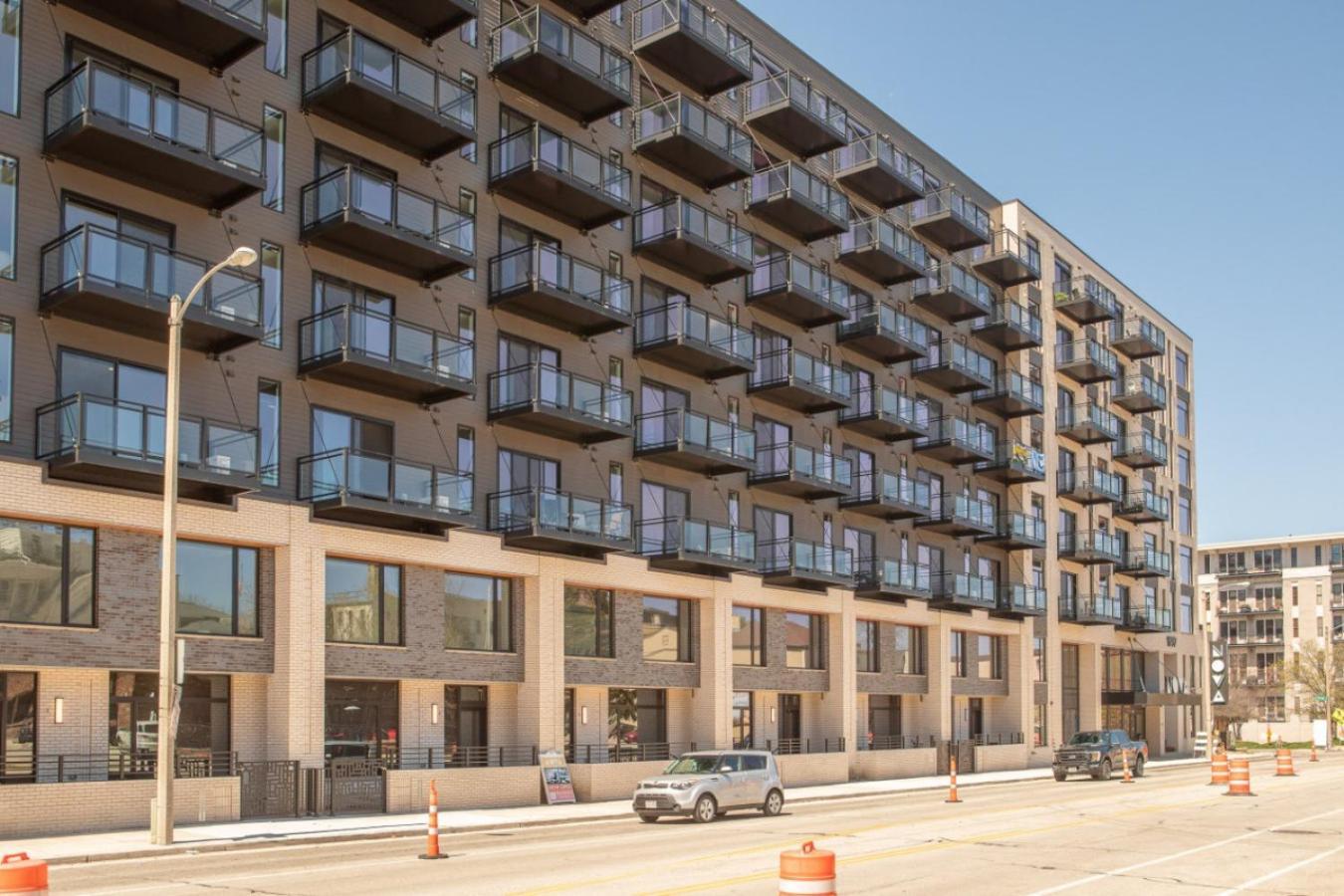 Flexhome East Side 1br No15 With Balcony, Pool, And Gym Milwaukee