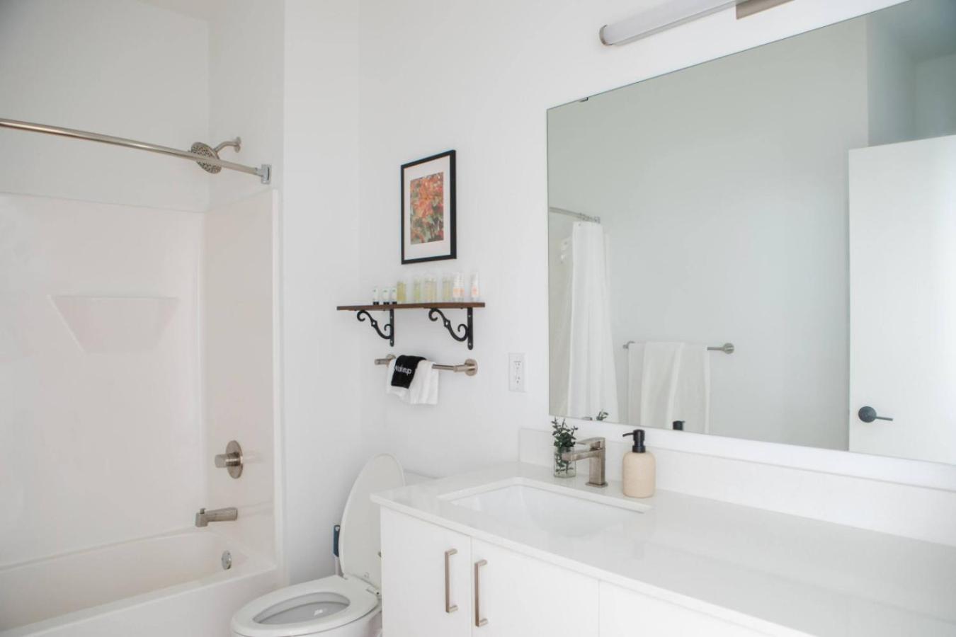 Flexhome East Side 1br No15 With Balcony, Pool, And Gym Apartment *