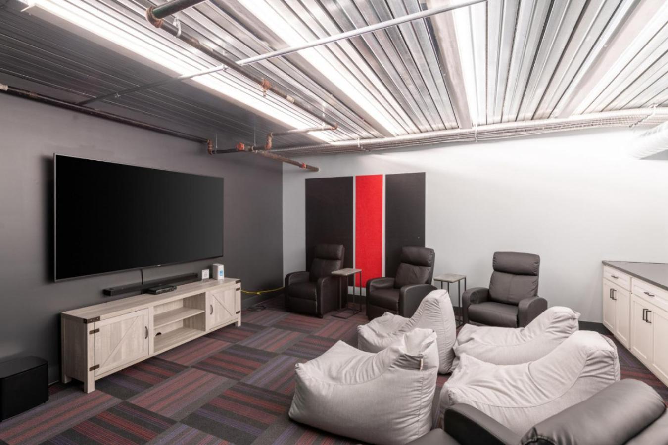 Flexhome 2-story Townhome M12 - Near Fiserv With Gym And Parking Milwaukee