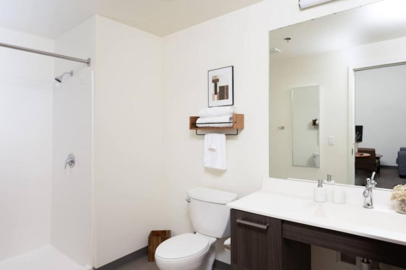 Flexhome Brewery District El20 - Just 3 Blocks To Fiserv With Gym And Parking *