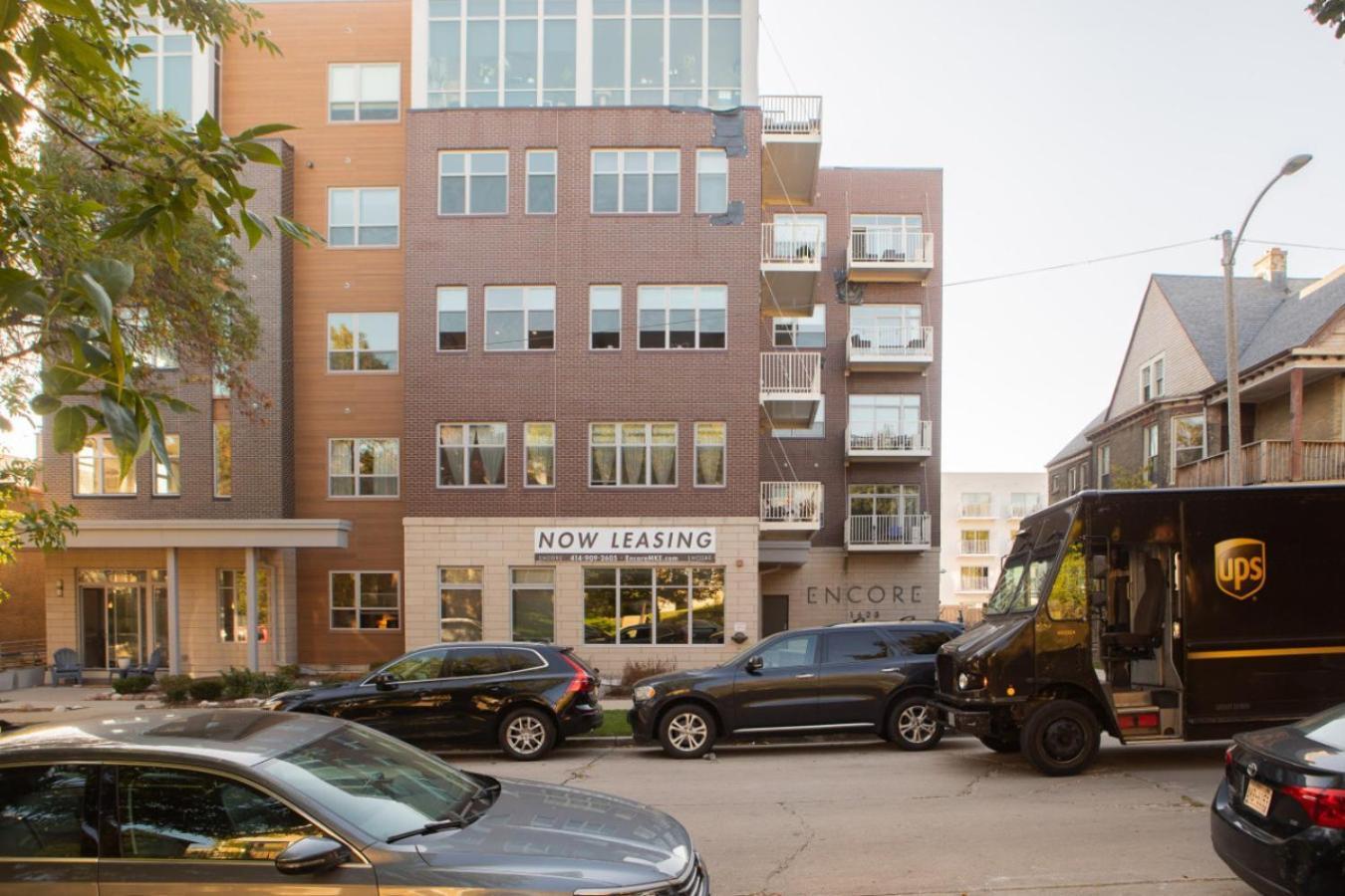 Flexhome East Side 1br Ec1 - Brady Fiserv Balcony Apartment Milwaukee