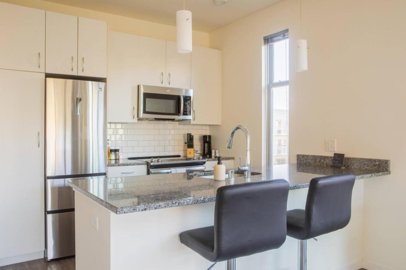 Apartment Flexhome East Side 1br Ec1 - Brady Fiserv Balcony *
