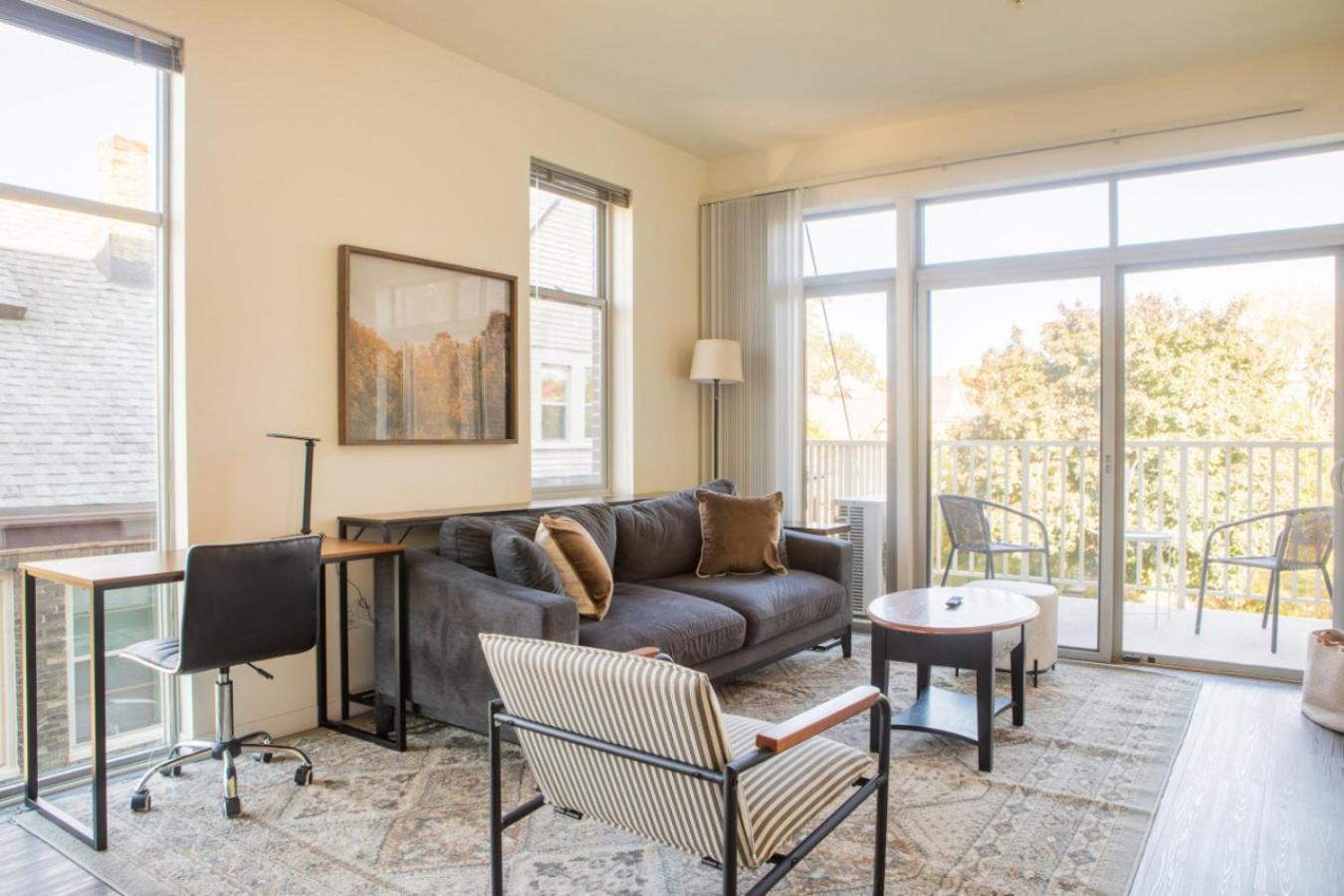 Flexhome East Side 1br Ec1 - Brady Fiserv Balcony Milwaukee