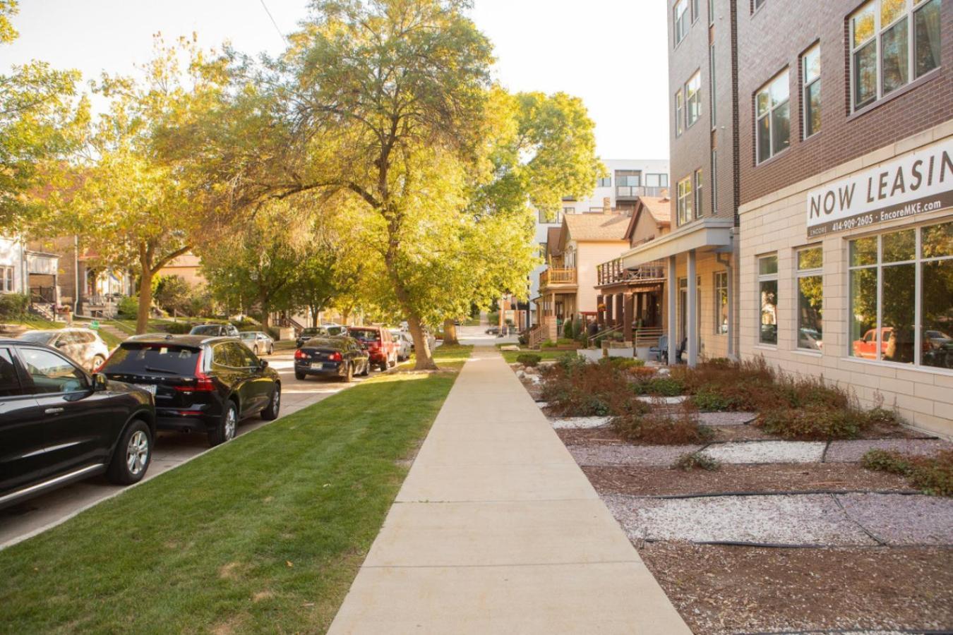 Flexhome East Side 1br Ec1 - Brady Fiserv Balcony Apartment Milwaukee