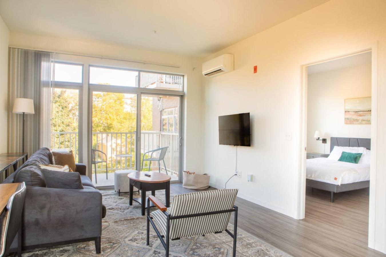 Apartment Flexhome East Side 1br Ec1 - Brady Fiserv Balcony Milwaukee